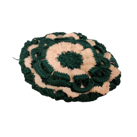 VINTAGE CROCHET HANDMADE DOILY GREEN WHITE CHRISTMAS FLOWER ORNAMENT WALL HANGER - Picture 2 of 4